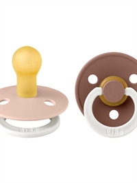 BIBS Colour Glow Sut i farven Blush Glow set fra siden og sutten i farven Woodchuck set forfra