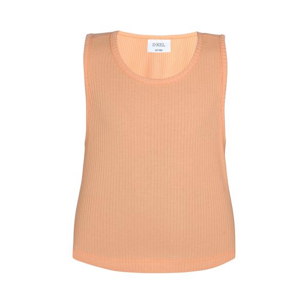 Ribtop i peach fra D-XEL med rund hals og brede stropper – perfekt til hverdag og sommerbrug