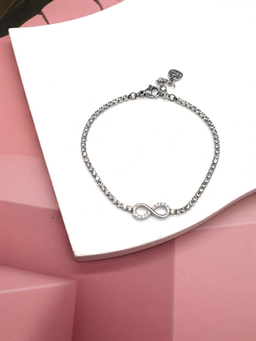 Sølv armbånd med infinity-symbol og sten set forfra