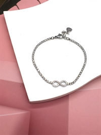 Sølv armbånd med infinity-symbol og sten set forfra