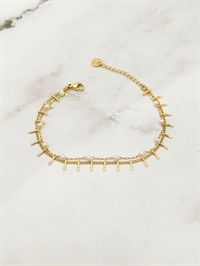 Emily armbånd i forgyldt stål med perler set forfra