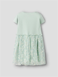 Name It lysegrøn kjole med rib og tylskørt set bagfra