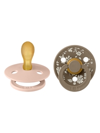 bibs x liberty sut i farven blush mix set forfra