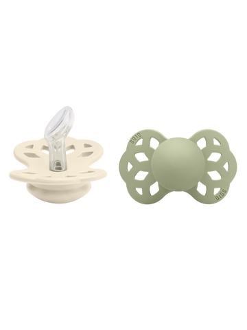 BIBS Infinity sut i farven ivory set fra siden og bibs infinity sut i farven sage set forfra