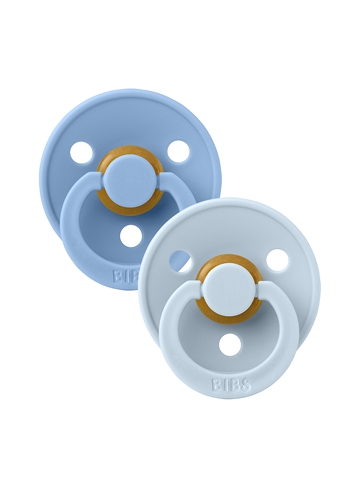 BIBS Colour Sut i Baby Blue og Sky Blue set forfra