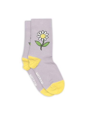 Melton strømper med blomsterdesign i lavendel set fra siden