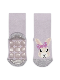 Rosa skridsikre babysokker med kaninmotiv og sløjfe forfra og bagfra